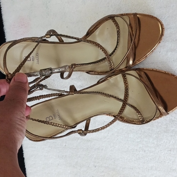 BAKERS Brown Metalic Strap Heels.Size 10. - Picture 11 of 12